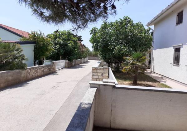 Chorvátsko - Dom iba 200m od mora s dvorom 300 m2