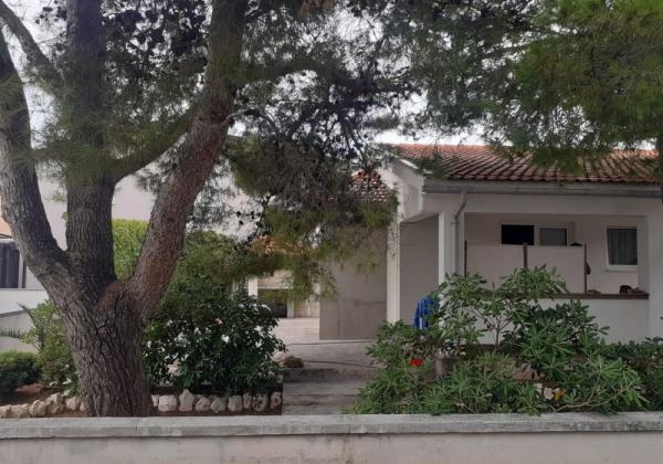Chorvátsko - Dom iba 200m od mora s dvorom 300 m2