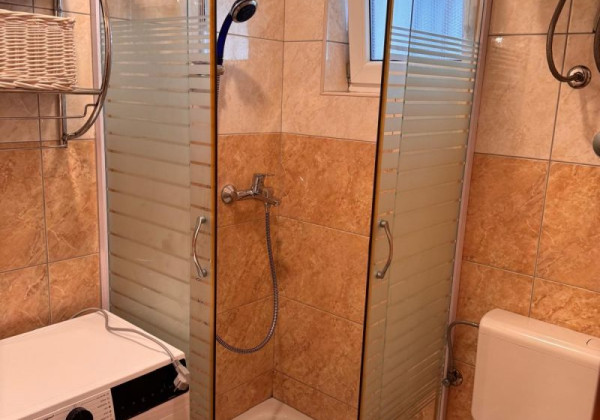 Chorvátsko, ostrov Vir - Na predaj útulný apartmán so záhradou!