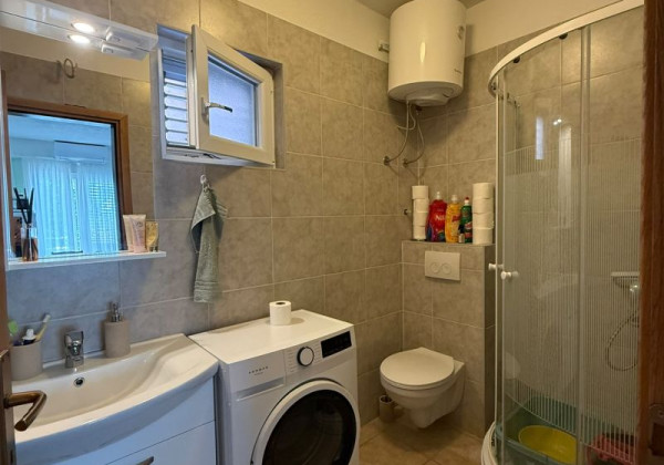 Chorvátsko, ostrov Vir - Na predaj zariadený apartmán s výhľadom na more!