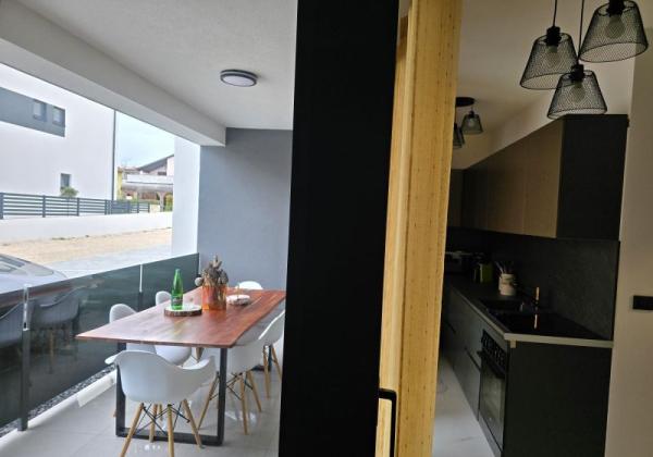 Chorvátsko - Apartmán so záhradou len 40m od mora