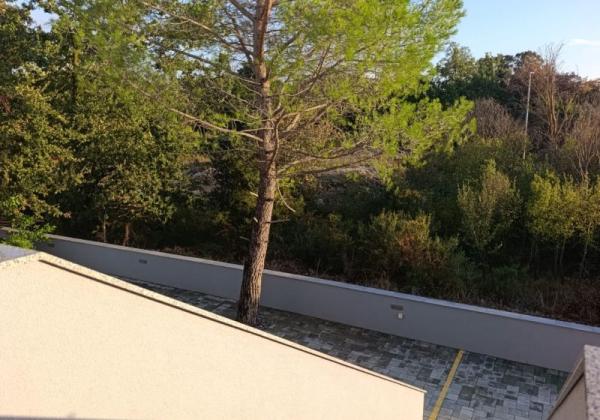 Chorvátsko - Novostavba apartmánu v tichej lokalite blízko lesa v Nin - Zaton
