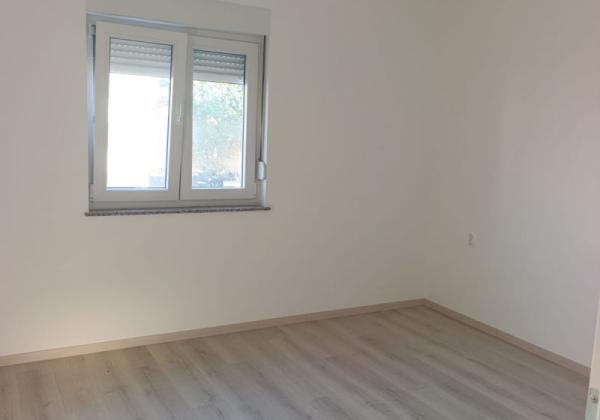 Chorvátsko - Novostavba apartmánu v tichej lokalite blízko lesa v Nin - Zaton