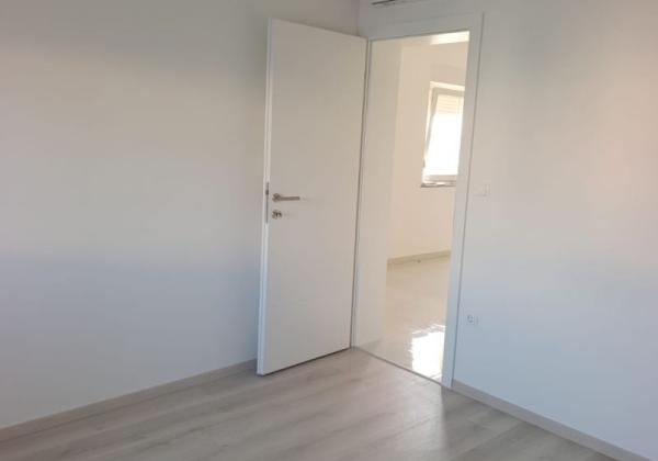 Chorvátsko - Novostavba apartmánu v tichej lokalite blízko lesa v Nin - Zaton