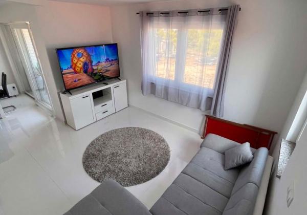 Chorvátsko, ostrov Vir - Na predaj 3 izbový apartmán s výhľadom na more!