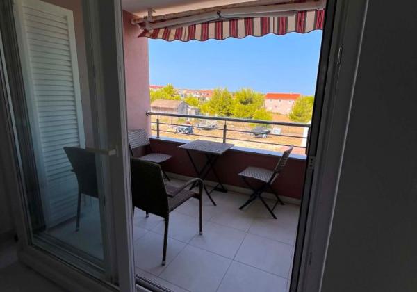 Chorvátsko, ostrov Vir - Na predaj 3 izbový apartmán s výhľadom na more!