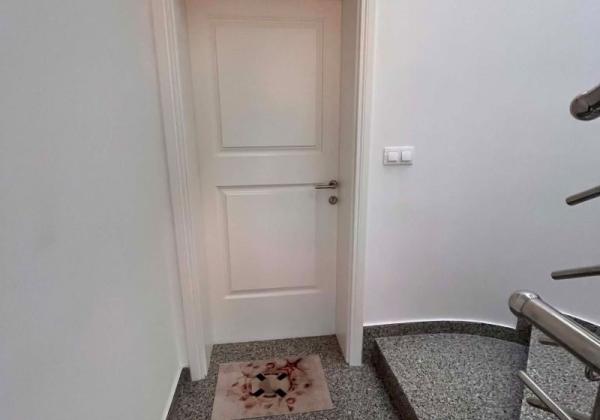 Chorvátsko, ostrov Vir - Na predaj 3 izbový apartmán s výhľadom na more!