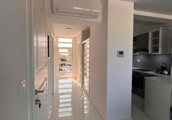 Chorvátsko, ostrov Vir - Na predaj 3 izbový apartmán s výhľadom na more!