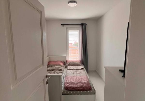 Chorvátsko, ostrov Vir - Na predaj 3 izbový apartmán s výhľadom na more!