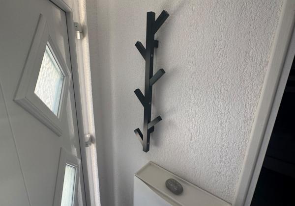 CHORVÁTSKO, VIR – Čarovný 3-izbový apartmán s podlahovým kúrením, krbom a predzáhradkou len 350 m od mora