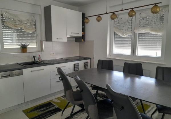 Chorvátsko, ostrov Vir - Na predaj penthouse so strešnou terasou !
