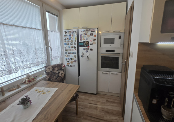 Exkluzívny 3-izbový byt s južnou loggiou v srdci Brezna