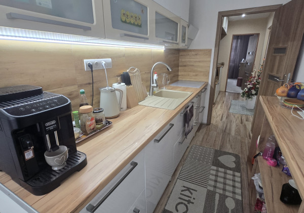 Exkluzívny 3-izbový byt s južnou loggiou v srdci Brezna