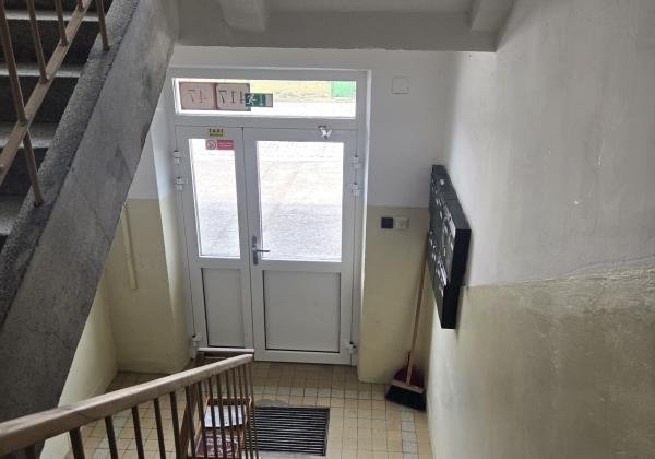 PREDAJ: 2-izbový byt s balkónom – Valaská, Hronská ulica