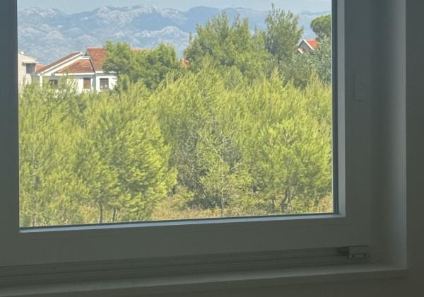 Chorvátsko - Novostavba domu s bazénom pri krásnej pláži v Privlake