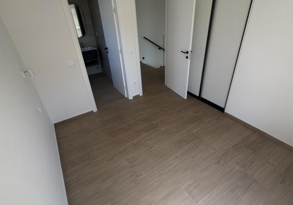 Chorvátsko - Novostavba domu s bazénom pri krásnej pláži v Privlake