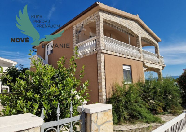 Dom 3x apartmán s výhľadom na more na ostrove Vir v Chorvátsku