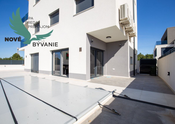 Apartmán s bazénom a dvorom v Chorvátsku na ostrove Vir