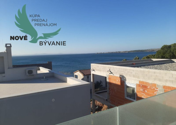 Apartmán so strešnou terasou  len 30m od mora v Chorvátsku