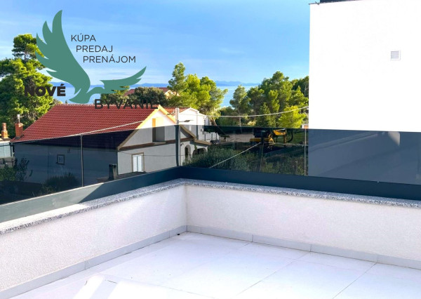 Luxusná novostavba vila s bazénom blízko mora a výhľadom na more v Chorvátsku na ostrove