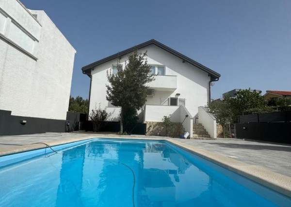 Dom s bazénom a garážou len 70m od mora v Chorvátsku na ostrove Vir - Prezida