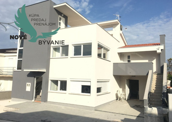 Chorvátsko - Exkluzívne na predaj luxusná vila 3x apartmán len 70 od mora