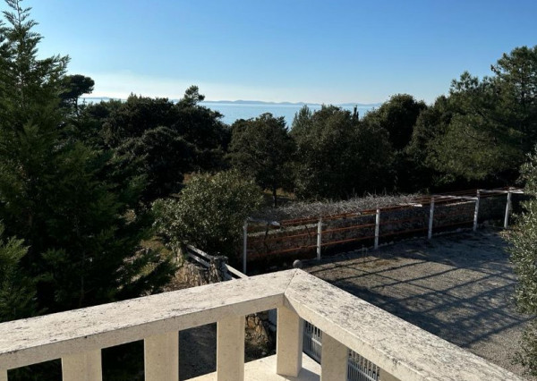 Dom 2x apartmán len 80m od mora s výhľadom na more v Chorvátsku na ostrove Vir