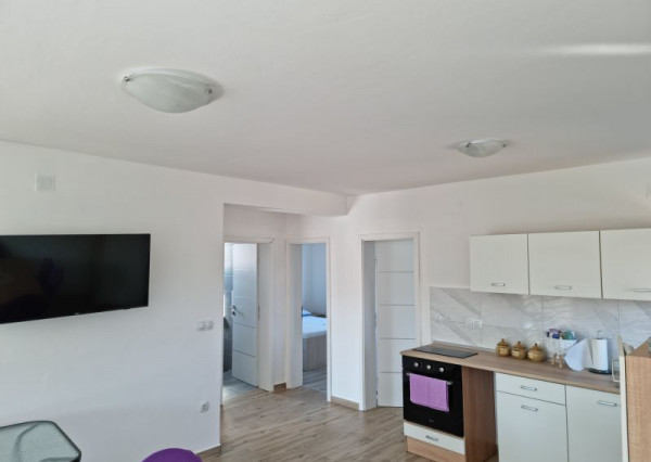 Na predaj priestranný  apartmán na ostrove Vir-Bobovik, Chorvátsko