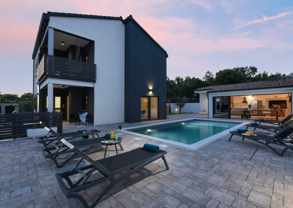 Exkluzívne krásna vila s bazénom  Chorvátsko - Maslenica