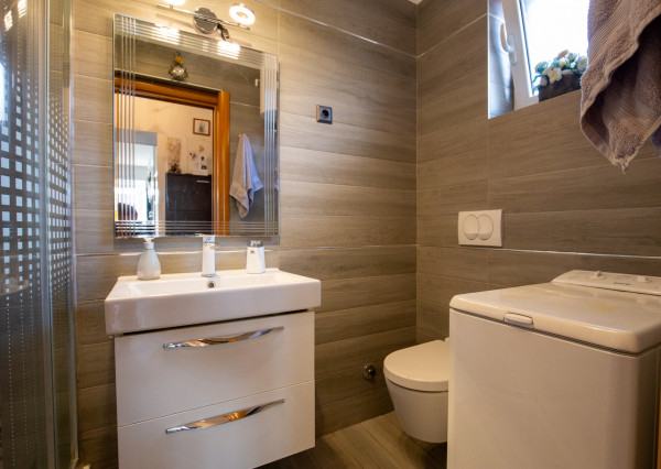 Na predaj apartmán v prvej rade od mora v Chorvátsku