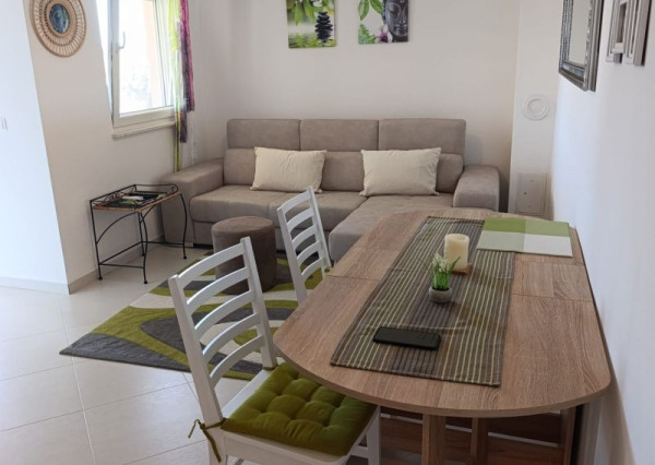 Priležitosť 2x krásny apartmán len 150m od mora s výhľadom na more v Chorvátsku