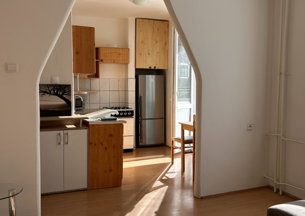 Na predaj 2 - izbový byt po rekonštrukcii s novým balkónom Valaská