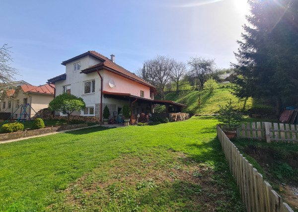 Ponúkame na predaj Rodinný Dom / Chalupu v srdci Nízkych Tatier - Mýto pod Ďumbierom!