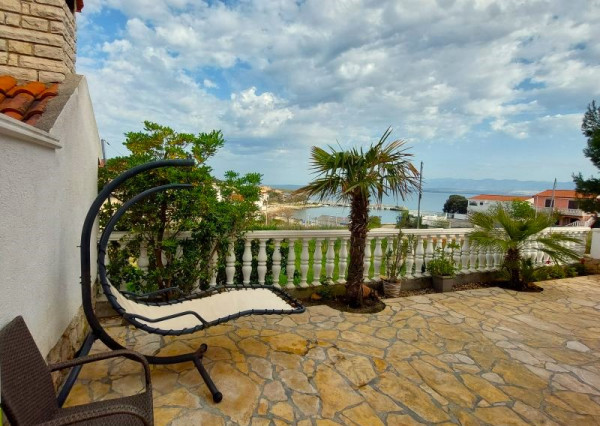 Na predaj dom 3x apartmán len 80m od mora - Chorvátsko