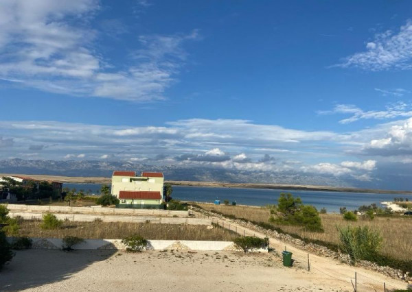 Chorvátsko na predaj: Trojizbový apartmán s výhľadom na more na ostrove Vir!