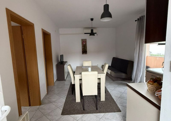 Chorvátsko - Apartmán s dvorom len 300m od mora na ostrove Vir