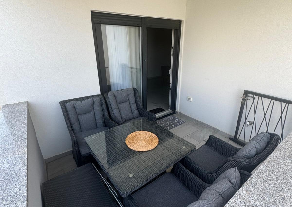 Chorvátsko - Zariadená novostavba so záhradou len 90m od pláže v Privlake