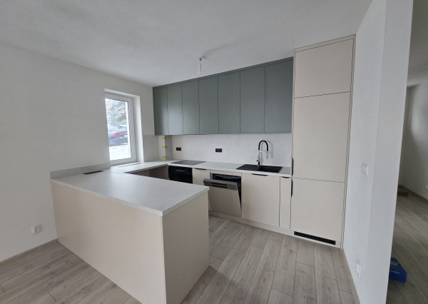 SLNEČNÝ 3-IZBOVÝ BYT V NOVOSTAVBE S PRÉMIOVOU KUCHYŇOU A PARKOVANÍM