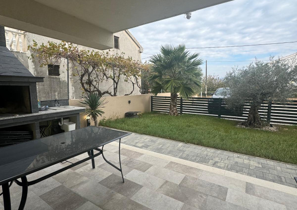 Chorvátsko - Apartmán 3x spálňa so záhradou a zariadením. V ponuke len u Nás