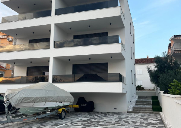 Chorvátsko - Novostavba apartmánu 100m od mora - Sveti Filip Jakov v ponuke len u Nás