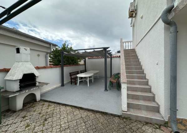 Chorvátsko, ostrov Vir -  Na predaj komplentne zariadený apartmán, len 30 m od mora!