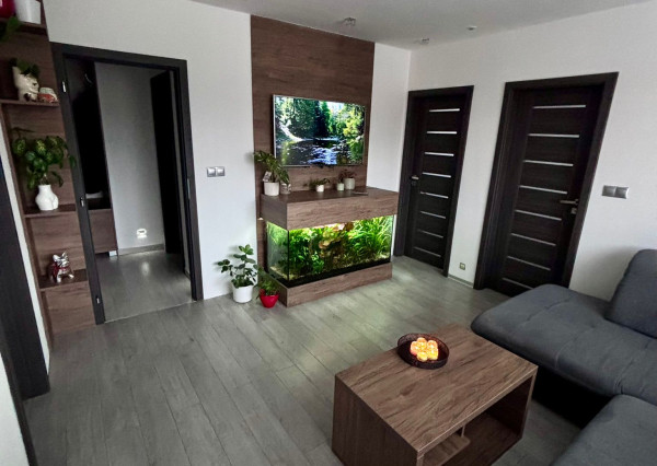 Prenájom priestranného 3-izbového bytu - kompletná rekonštrukcia, zariadený