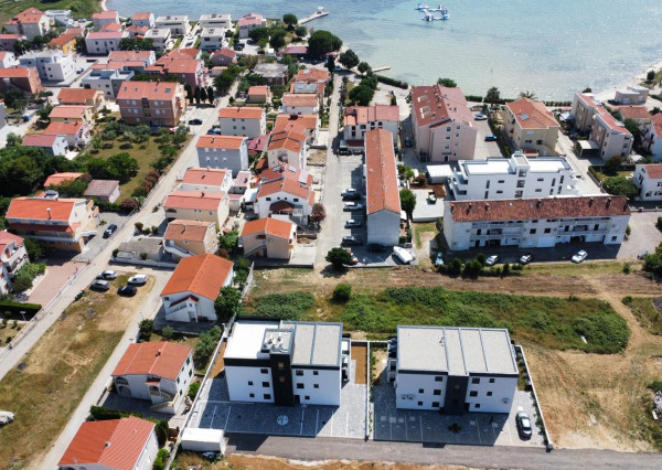 Chorvátsko -Novostavba apartmán 3x spálňa so strešnou terasou a výhľadom na more v Privlake
