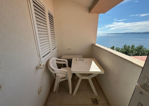 Chorvatsko na predaj: Jedinečný apartmán v Sukošane – Prvý rad pri mori!