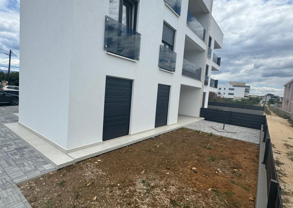 Apartmán so strešnou terasou len 100m od pieskovej pláže