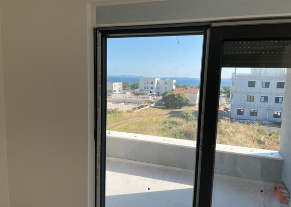 Chorvátsko-Na predaj apartmán so strešnou terasou a bazénom - Privlaka