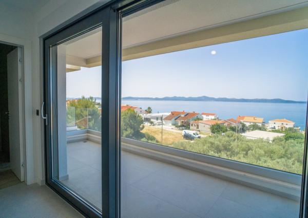 Novostavba apartmán s výhľadom na more, 150m od mora v Chorvátsku - Zadar- Kožino