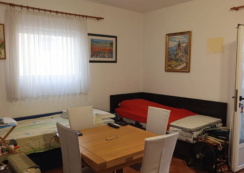 Chorvátsko- Apartmán so záhradou len 450m od mora