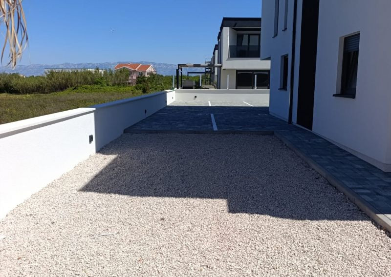 Chorvátsko - Novostavba apartmánu so záhradou a výhľadom na more