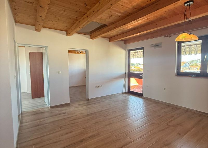 Chorvátsko - Apartmán 82m2  len 80m od pláže